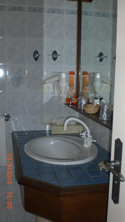 Auberge De L'Atre Quarre-les-Tombes Bilik gambar