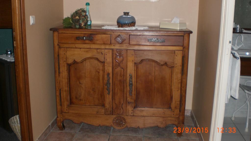 Auberge De L'Atre Quarre-les-Tombes Bilik gambar