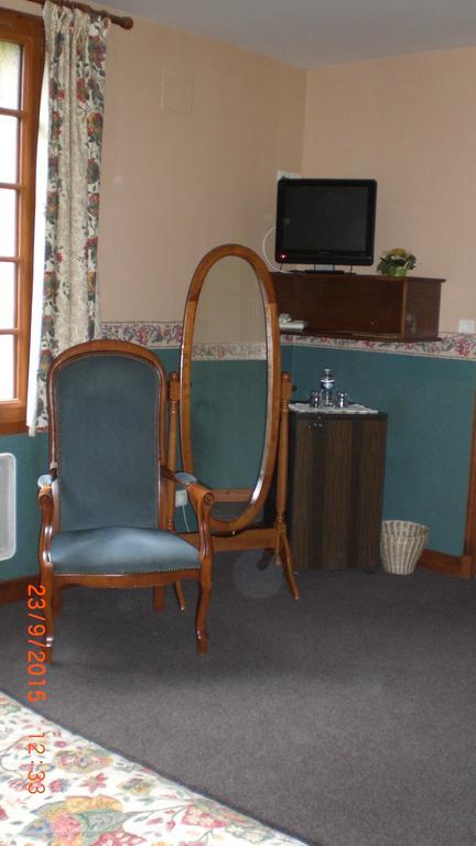 Auberge De L'Atre Quarre-les-Tombes Bilik gambar